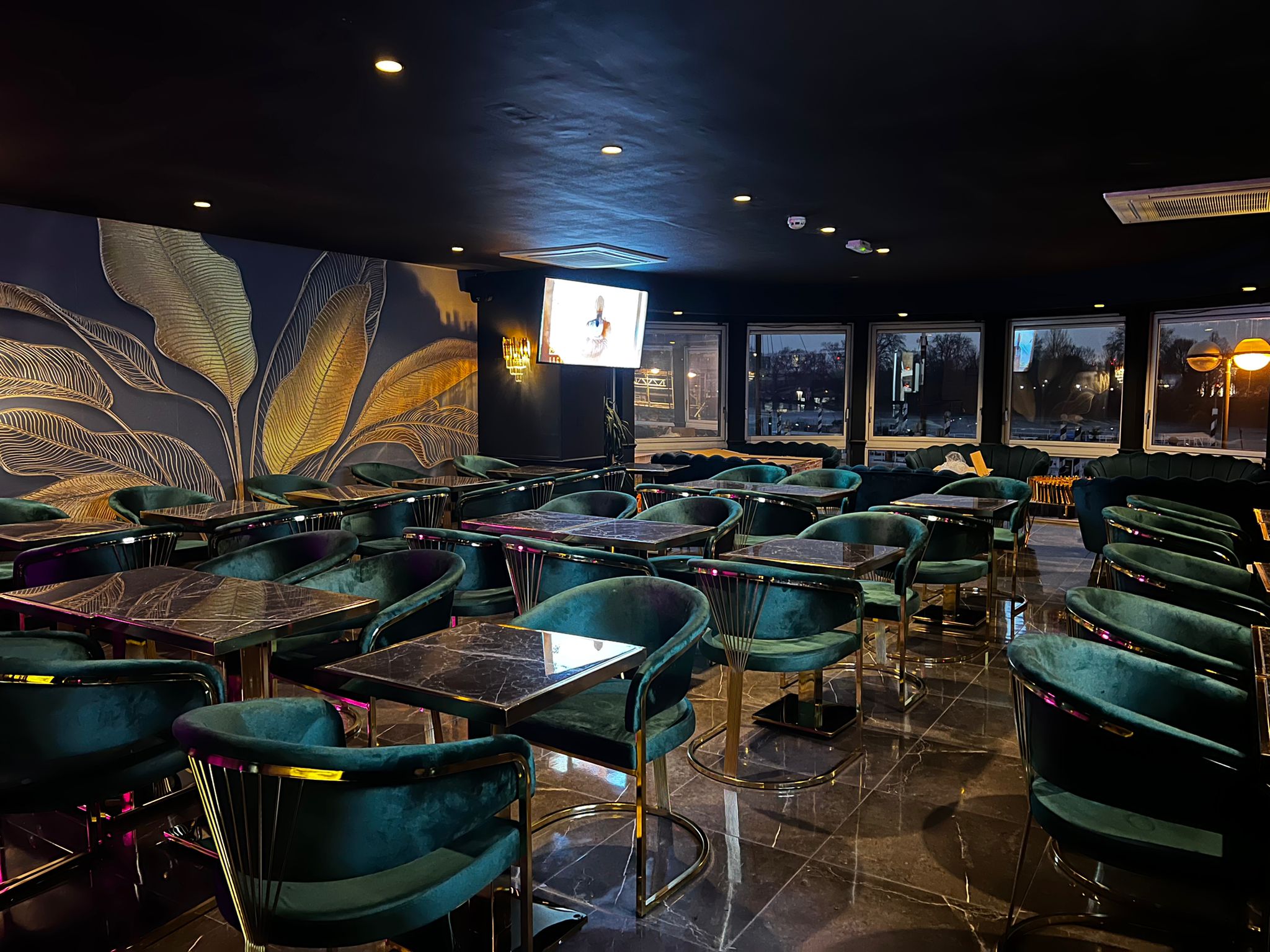 Thames Collection 18